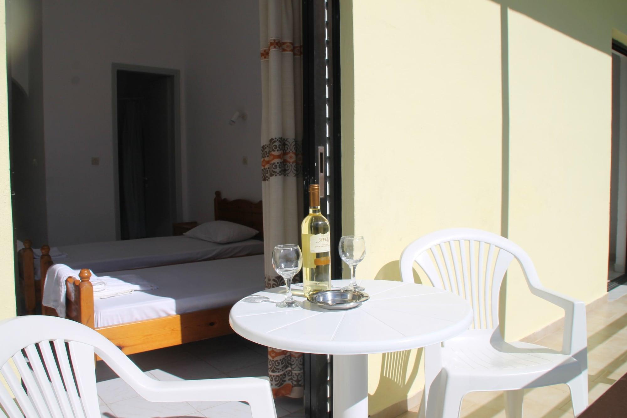 Kavos Central Gardens Exterior photo