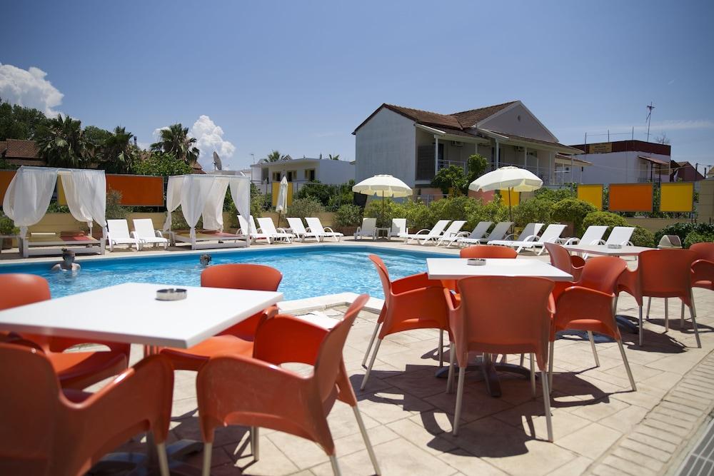 Kavos Central Gardens Exterior photo