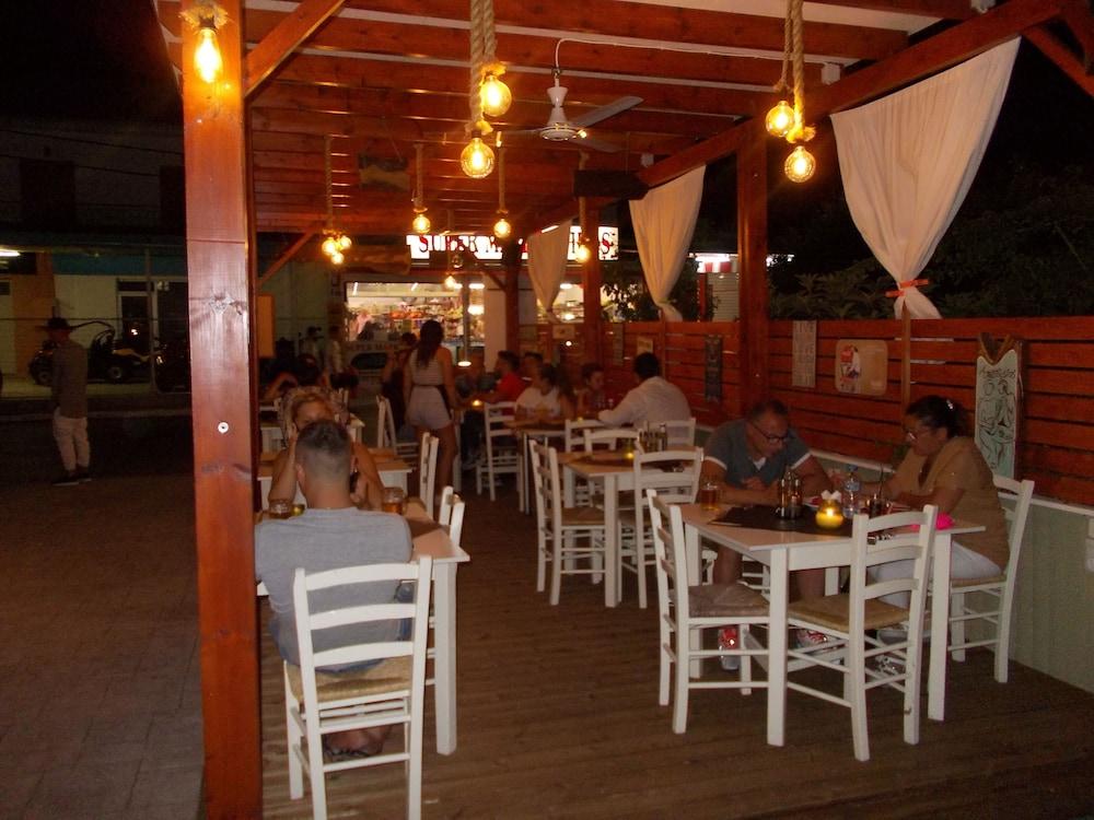 Kavos Central Gardens Exterior photo