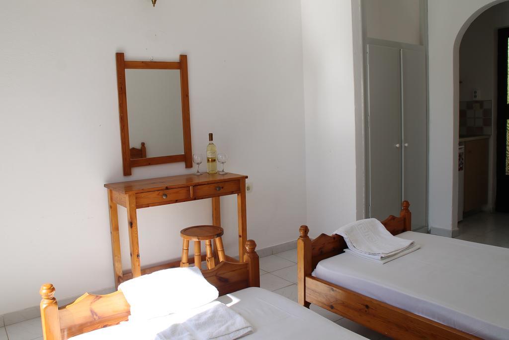 Kavos Central Gardens Room photo