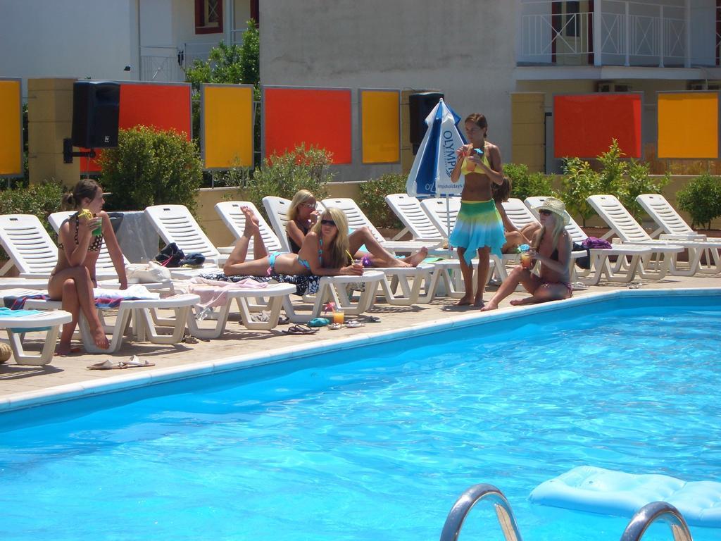Kavos Central Gardens Exterior photo