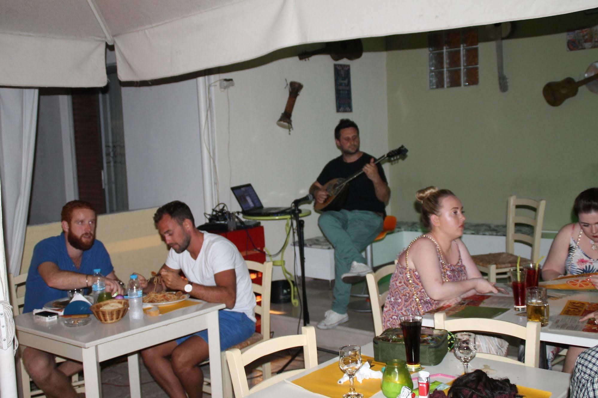 Kavos Central Gardens Exterior photo